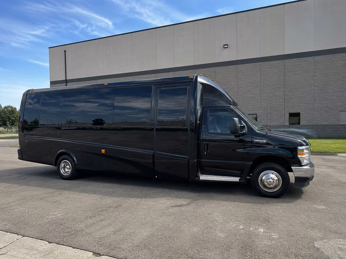 minibus rentals for bridal party travel in bridgeport ct