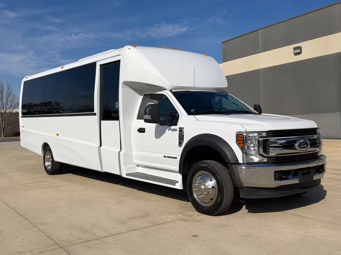 minibus rentals from bridgeport to tweed new haven airport